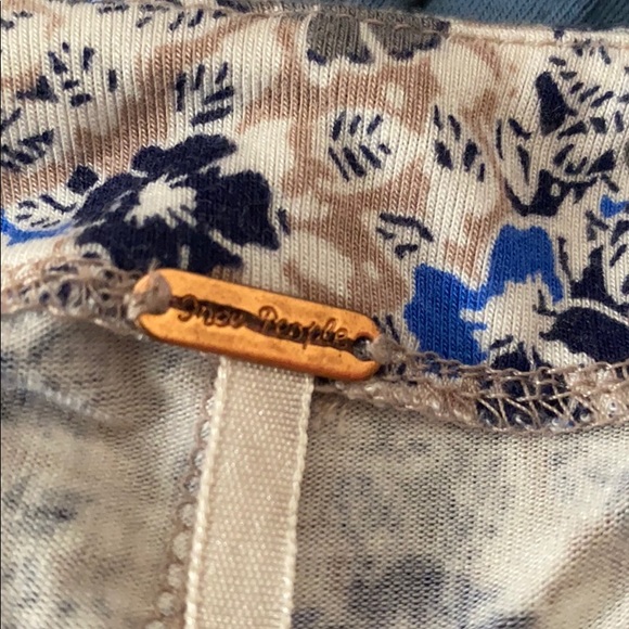 V Neck blouse with gathered sleeves - Picture 6 of 8